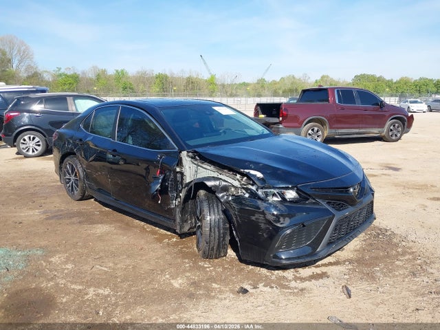 Salvage Toyota Camry Image