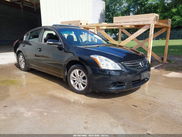 Salvage Nissan Altima Image