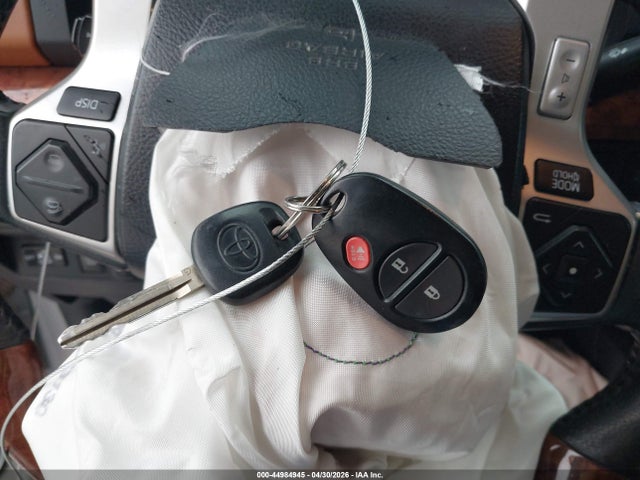 Toyota Tundra 1794 5.7l V8