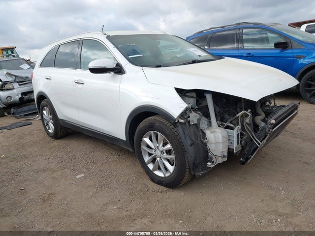 Salvage Kia Sorento Image
