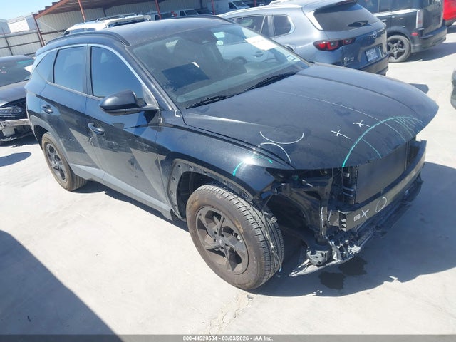 Salvage Hyundai TUCSON Image
