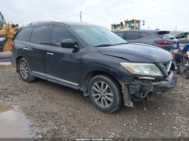 Salvage Nissan Pathfinder Image