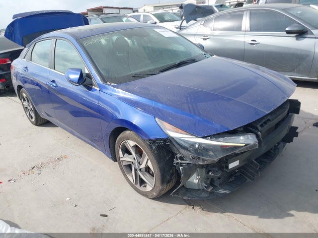 Salvage Hyundai ELANTRA Image