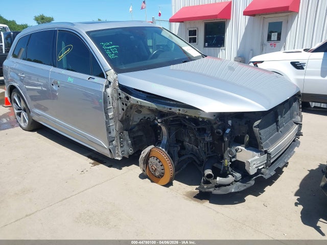 Salvage Audi Q7 Image