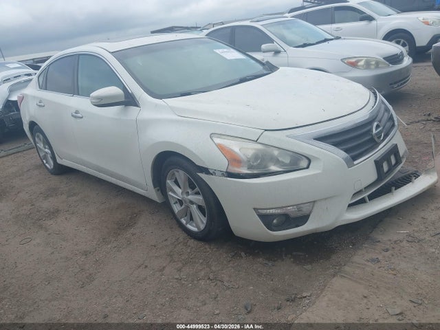 Salvage Nissan Altima Image