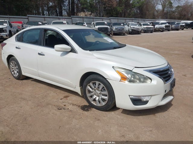 Salvage Nissan Altima Image