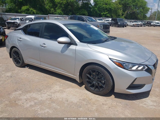 Salvage Nissan Sentra Image