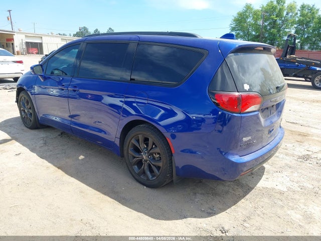 Chrysler Pacifica Limited