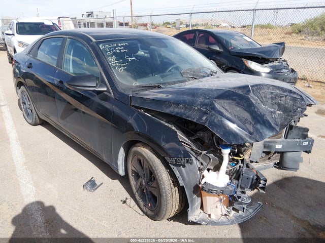 Salvage Hyundai ELANTRA Image