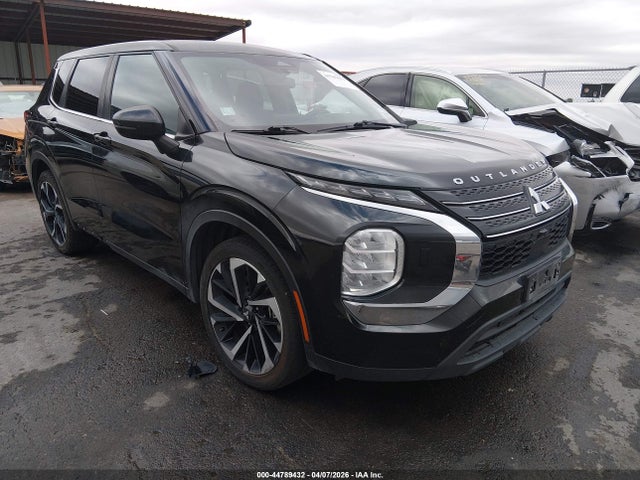 Salvage Mitsubishi Outlander Image