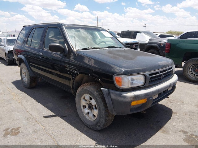 Salvage Nissan Pathfinder Image