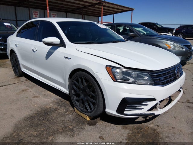 Salvage Volkswagen Passat Image
