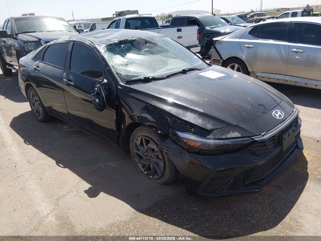 Salvage Hyundai ELANTRA Image