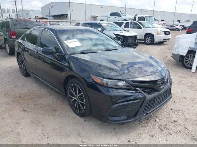 Salvage Toyota Camry Image