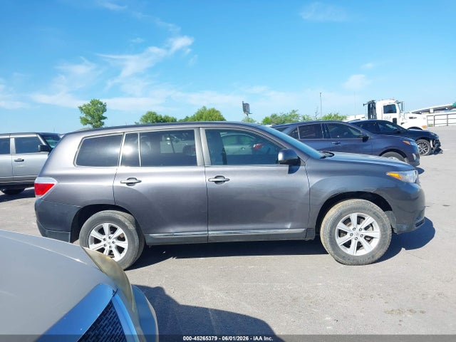 Toyota Highlander Base V6