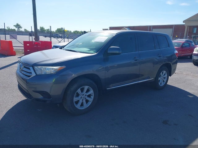 Toyota Highlander Base V6