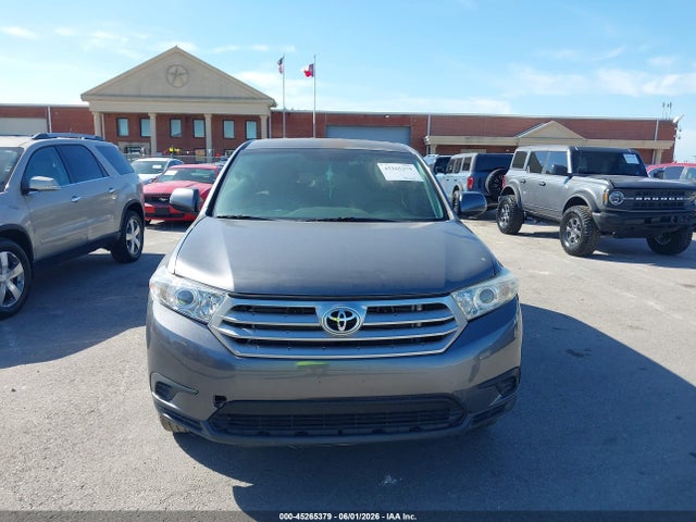 Toyota Highlander Base V6