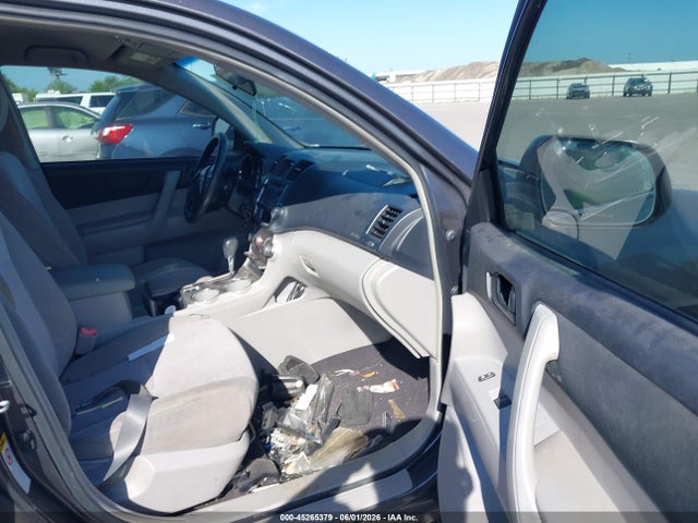 Toyota Highlander Base V6