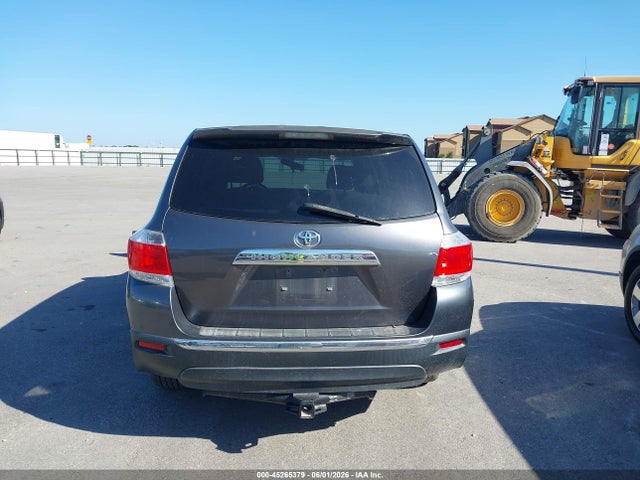 Toyota Highlander Base V6