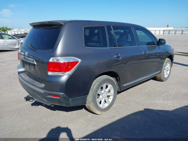 Toyota Highlander Base V6