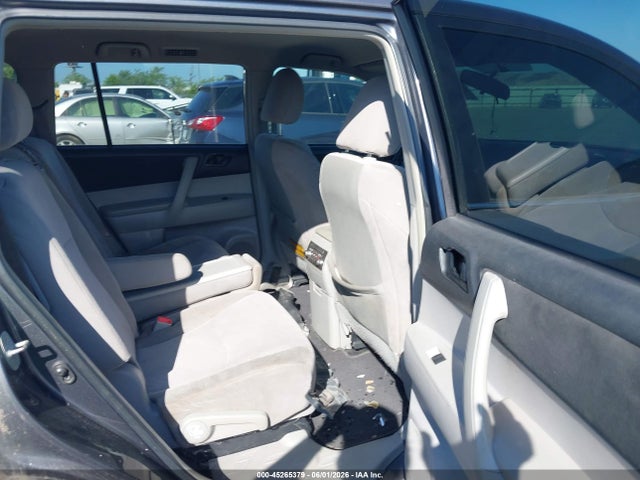 Toyota Highlander Base V6