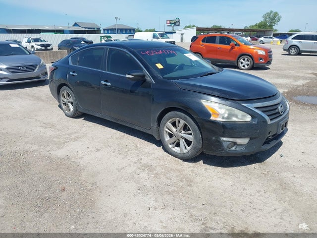 Salvage Nissan Altima Image