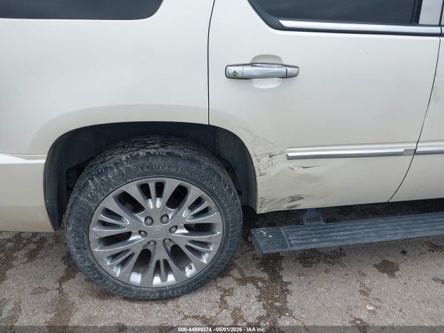 Cadillac Escalade Standard