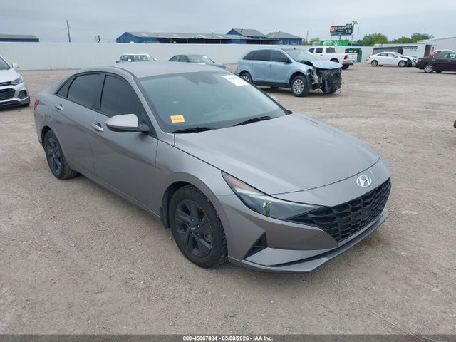 Salvage Hyundai ELANTRA Image
