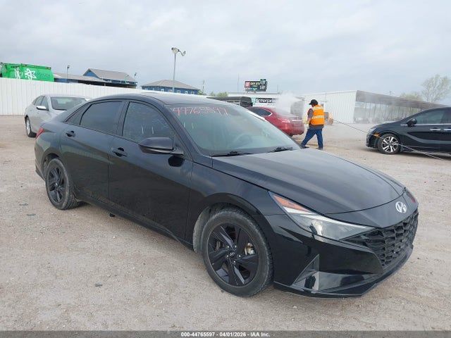 Salvage Hyundai ELANTRA Image