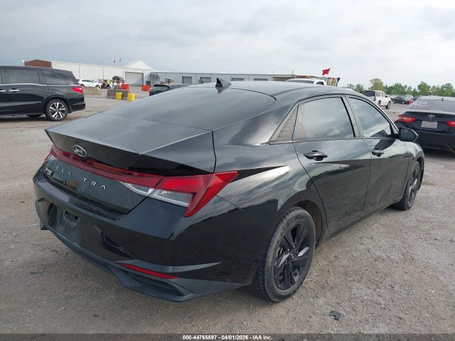 Hyundai ELANTRA Sel