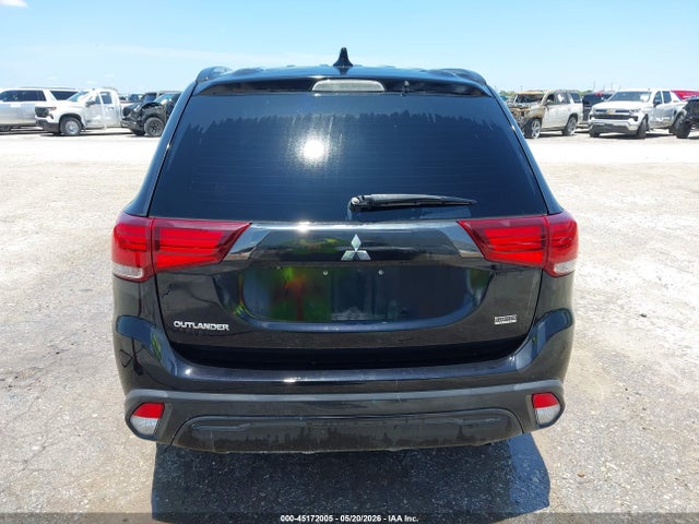 Mitsubishi Outlander Le 2.4