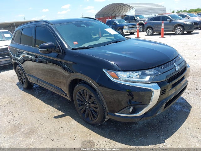 Salvage Mitsubishi Outlander Image