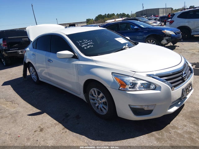 Salvage Nissan Altima Image