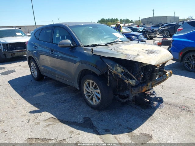Salvage Hyundai TUCSON Image