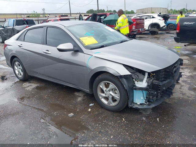 Salvage Hyundai ELANTRA Image
