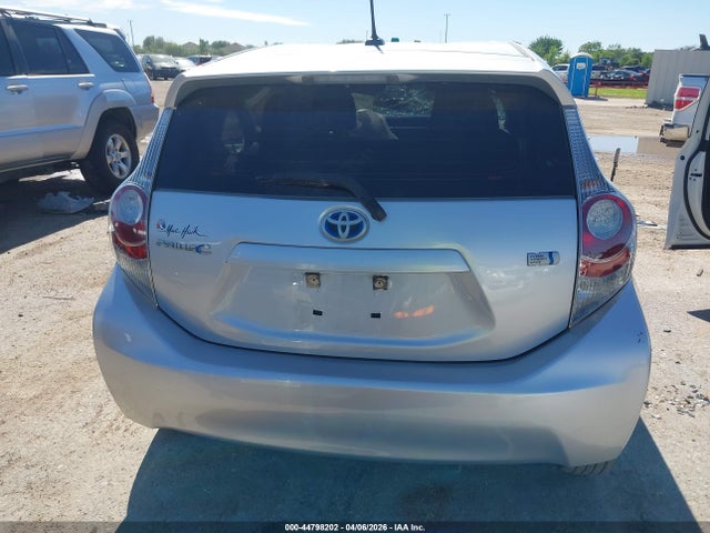Toyota Prius c Three