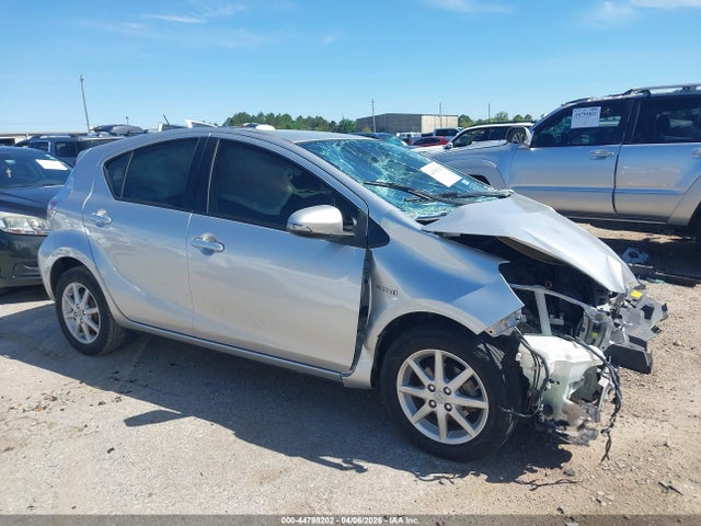 Toyota Prius c Three