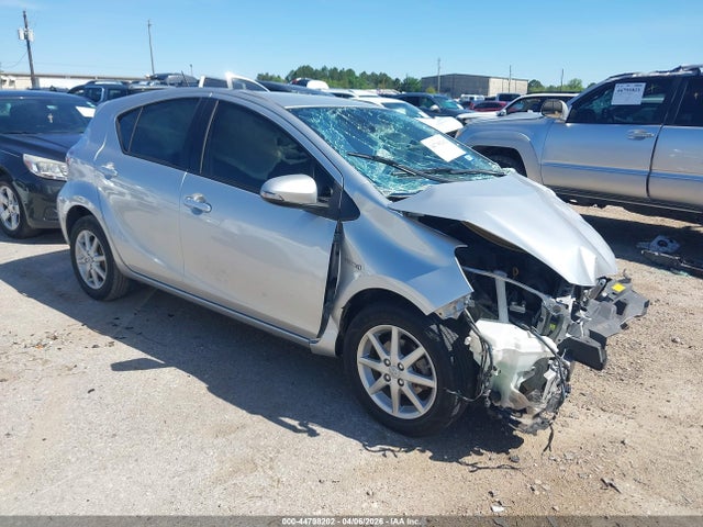 Salvage Toyota Prius c Image