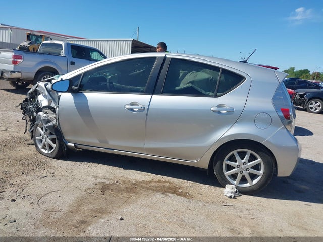 Toyota Prius c Three