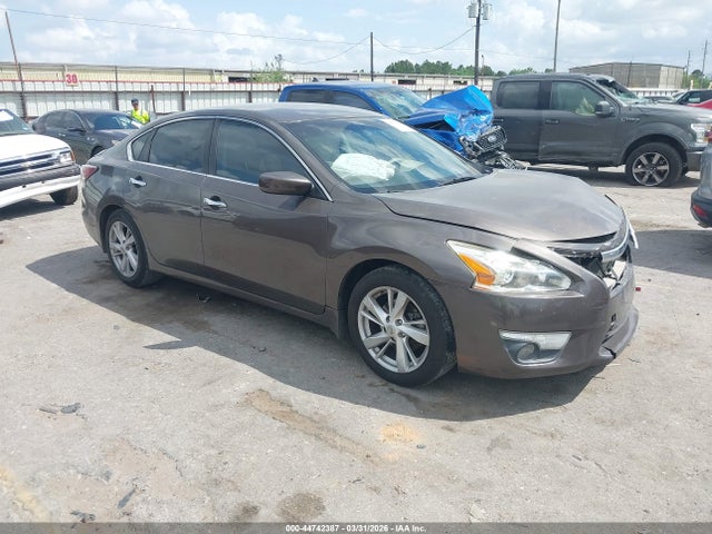 Salvage Nissan Altima Image