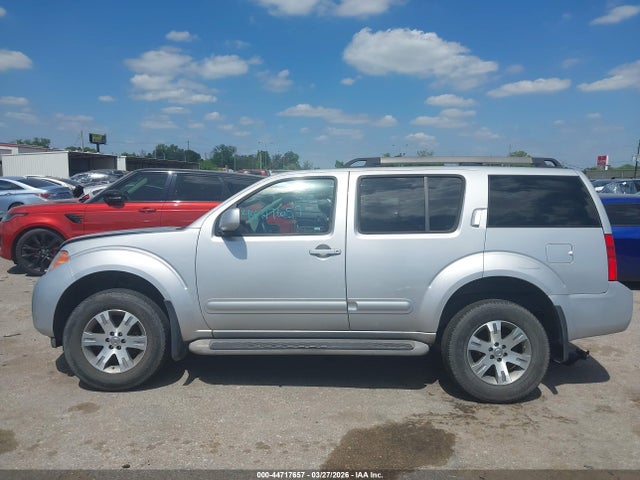 Nissan Pathfinder Sv