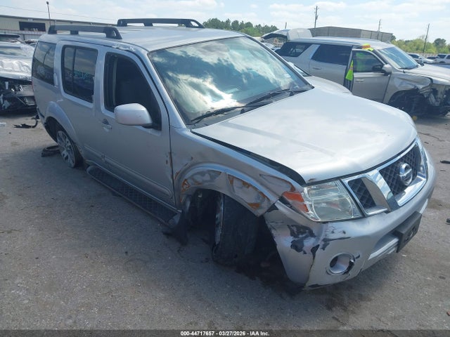 Salvage Nissan Pathfinder Image