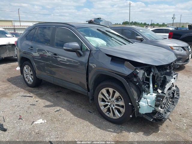 Salvage Toyota RAV4 Image