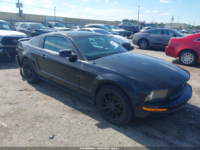 Salvage Ford Mustang Image