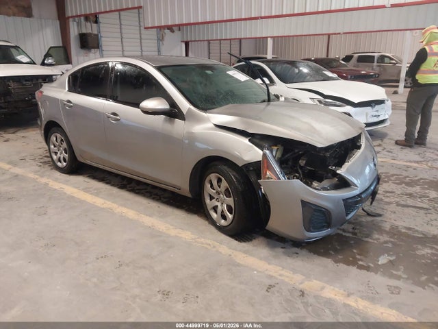 Salvage Mazda Mazda3 Image