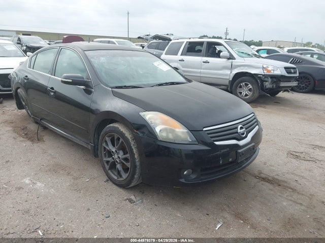 Salvage Nissan Altima Image