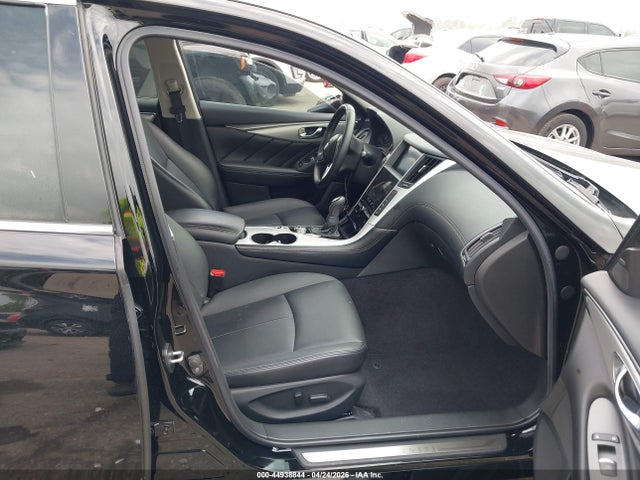 INFINITI Q50 Luxe