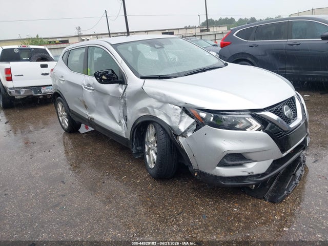 Salvage Nissan Rogue Image