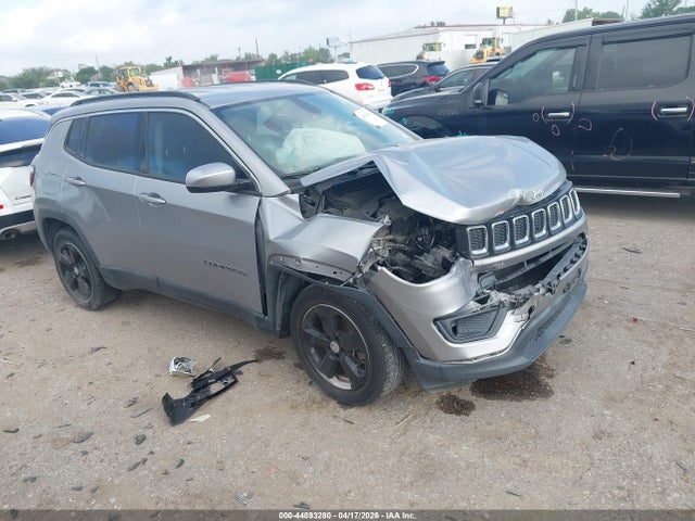 Salvage Jeep Compass Image
