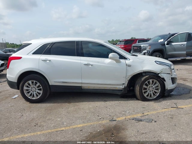 Cadillac XT5 Standard